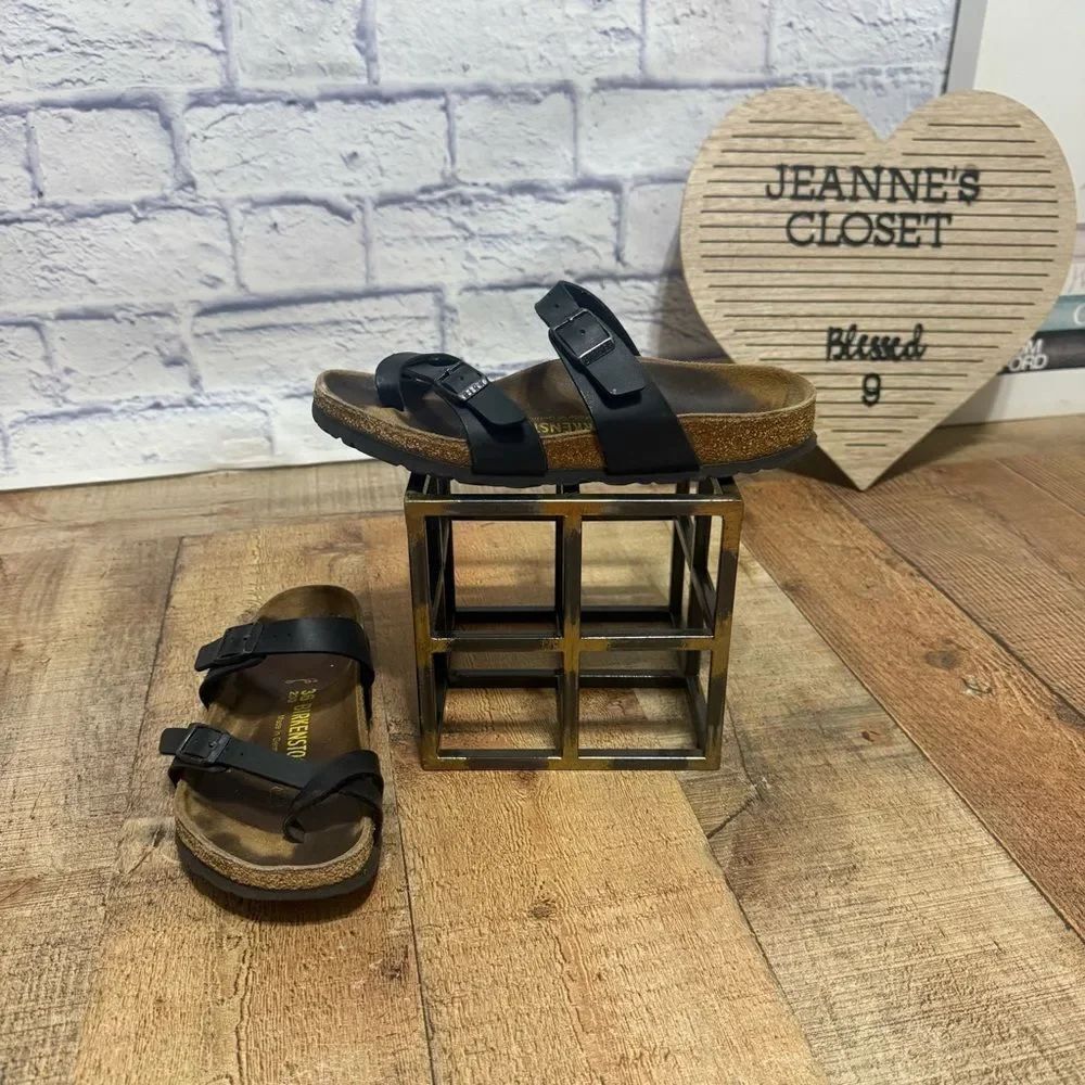 Mayari Birko-Flor Sandal
Birkenstock size 36 US 5-5.5